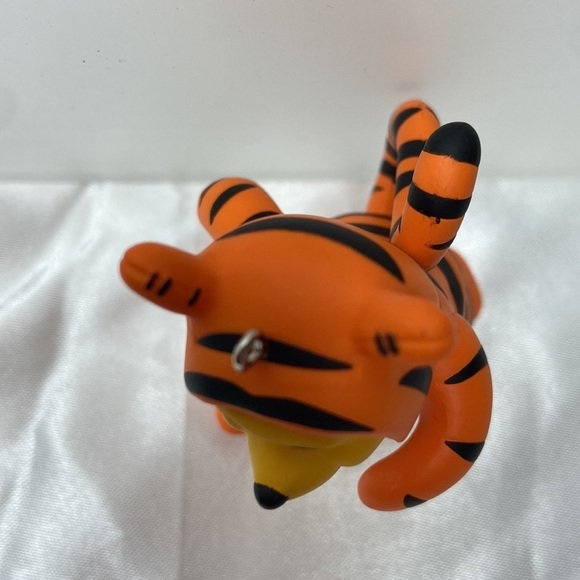 Hallmark Keepsake Disney Winnie the Pooh And Tigger Too Hallmark Ornament 2018 - Picture 9 of 11
